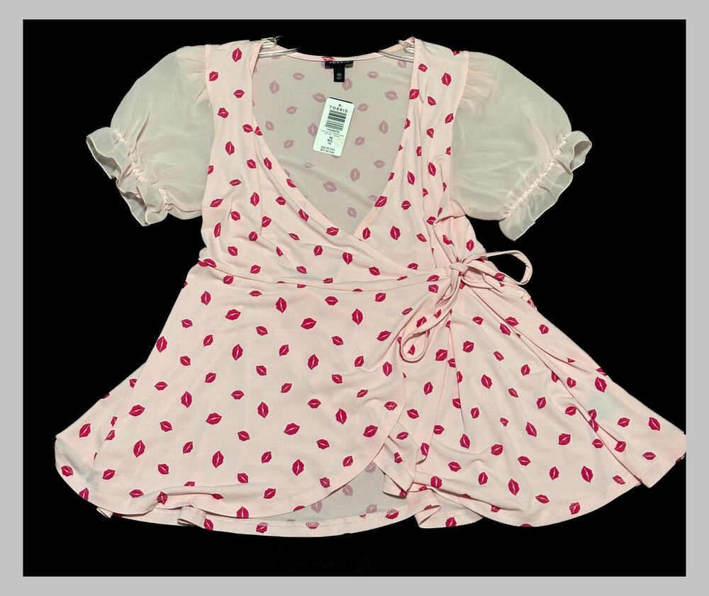 Torrid Size 00 Pink Lip Print Wrap Top Chiffon Puff Sleeve NWT